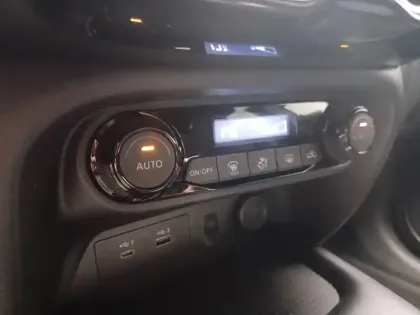 Photo 46 Nissan Juke  HYBRID 143