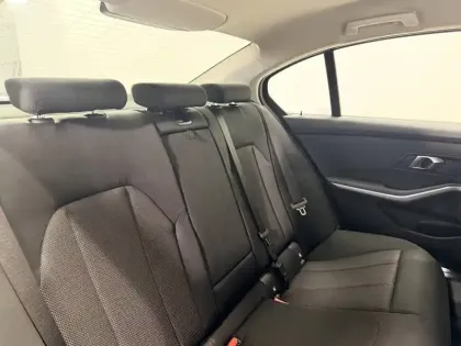 Photo 76 BMW Serie 3 318d 150 ch BVA8