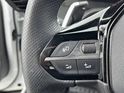 Photo 21 Peugeot 2008  PureTech 130 S&S EAT8