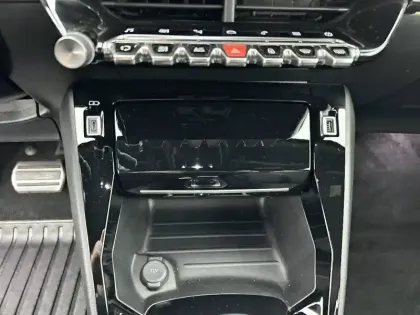 Photo 24 Peugeot 2008  PureTech 130 S&S EAT8