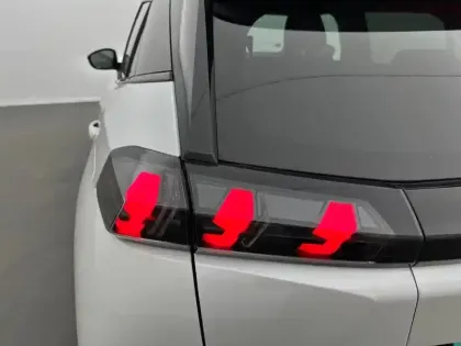 Photo 16 Peugeot 2008  PureTech 130 S&S EAT8