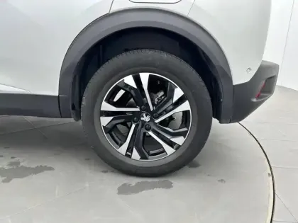 Photo 12 Peugeot 2008  PureTech 130 S&S EAT8