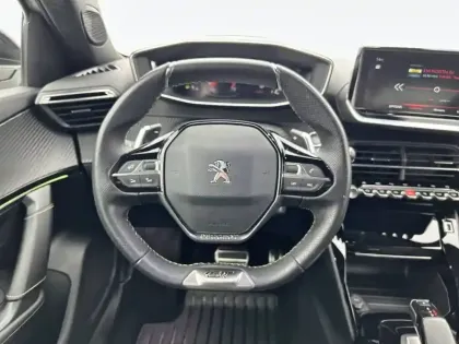 Photo 8 Peugeot 2008  PureTech 130 S&S EAT8