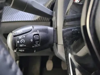 Photo 24 Peugeot 208  PureTech 75 S&S BVM5