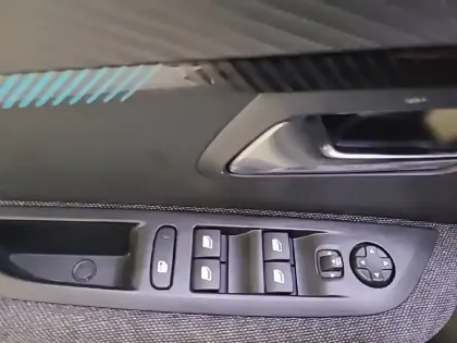 Photo 28 Peugeot 208  PureTech 75 S&S BVM5