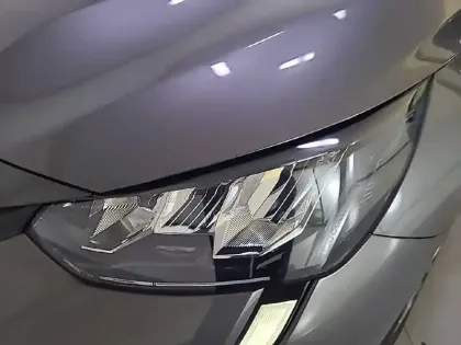 Photo 15 Peugeot 208  PureTech 75 S&S BVM5