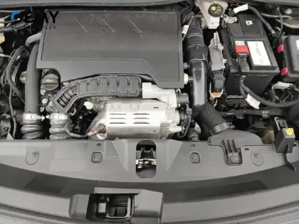 Photo 11 Peugeot 2008 Gén. II Ph1 NG GT 5