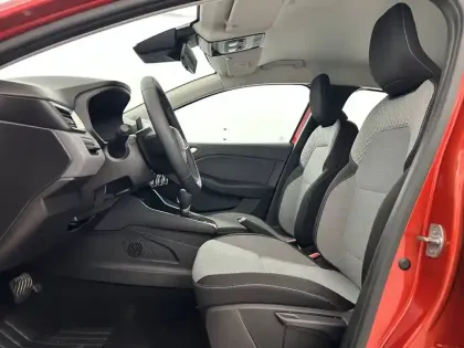 Photo 12 Renault Clio  E-Tech full hybrid 145 ch GSR2