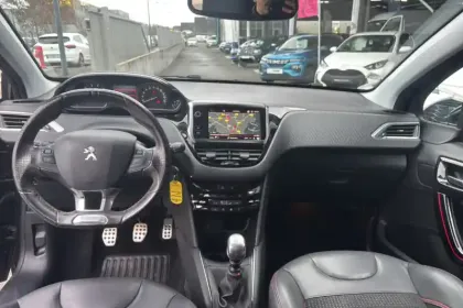 Photo 61 Peugeot 208  PureTech 110ch S&S BVM6