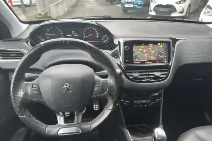 Photo 16 Peugeot 208  PureTech 110ch S&S BVM6