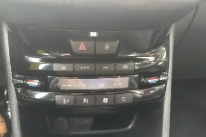 Photo 20 Peugeot 208  PureTech 110ch S&S BVM6