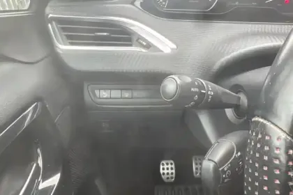 Photo 22 Peugeot 208  PureTech 110ch S&S BVM6