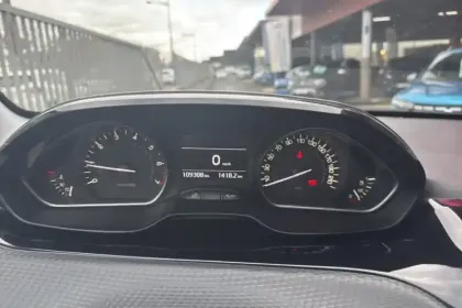 Photo 67 Peugeot 208  PureTech 110ch S&S BVM6