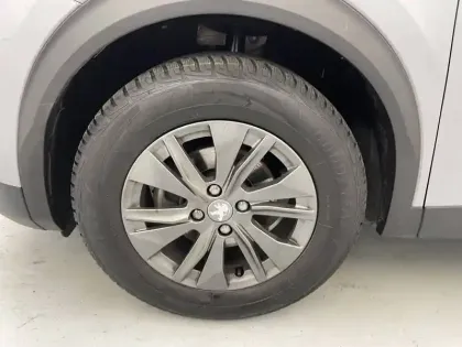 Photo 48 Peugeot 2008  PureTech 100 S&S BVM6