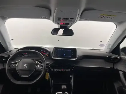 Photo 93 Peugeot 2008  PureTech 100 S&S BVM6