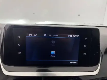 Photo 51 Peugeot 2008  PureTech 100 S&S BVM6