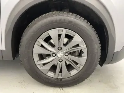 Photo 81 Peugeot 2008  PureTech 100 S&S BVM6