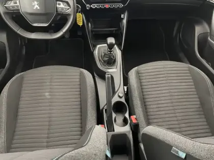 Photo 88 Peugeot 2008  PureTech 100 S&S BVM6