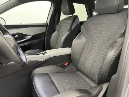 Photo 77 Peugeot 3008  Hybrid 145 e-DCS6