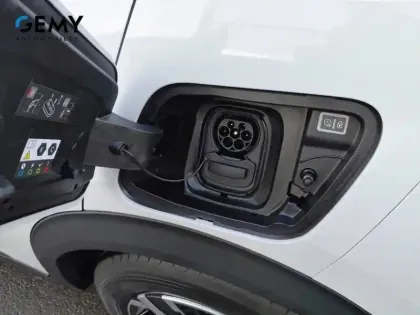 Photo 27 Peugeot 2008  Electrique 54 kWh 156 ch