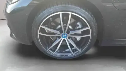 Photo 12 BMW Serie 3 Touring 330e xDrive 292 ch BVA8