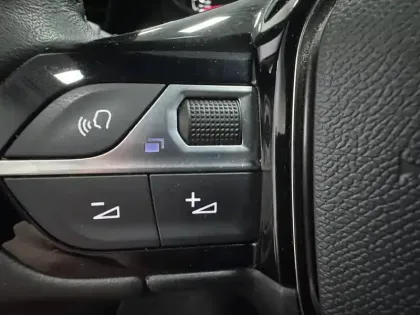 Photo 22 Peugeot 2008  PureTech 130 S&S BVM6