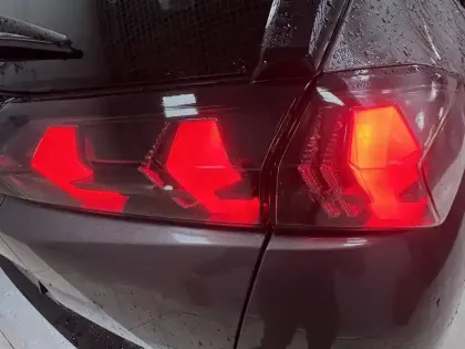 Photo 41 Peugeot 2008  PureTech 130 S&S BVM6