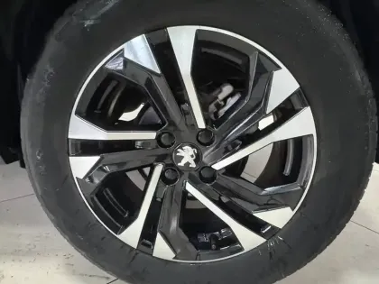 Photo 9 Peugeot 2008  PureTech 130 S&S BVM6