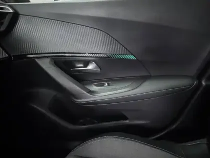 Photo 29 Peugeot 2008  PureTech 130 S&S BVM6