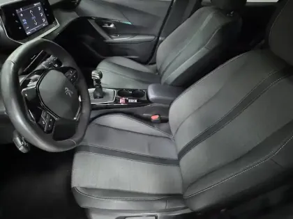 Photo 15 Peugeot 2008  PureTech 130 S&S BVM6