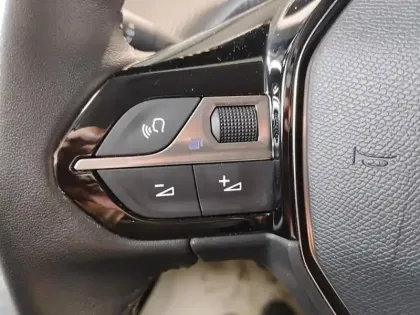 Photo 18 Peugeot 208  PureTech 75 S&S BVM5 Active Pack