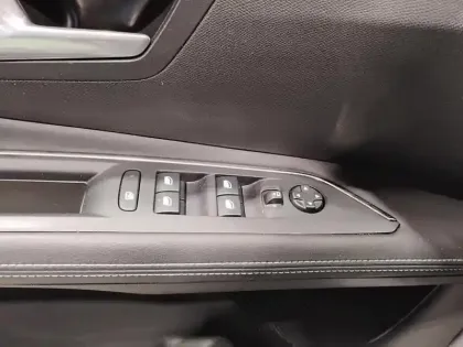 Photo 19 Peugeot 3008  Hybrid 225 e-EAT8 Allure Pack