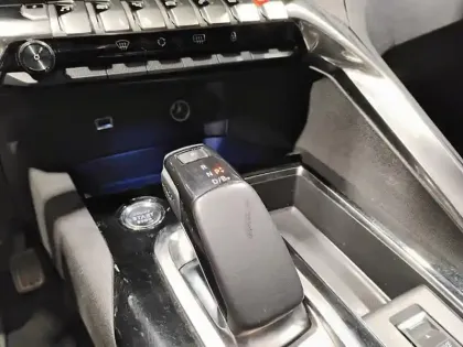 Photo 23 Peugeot 3008  Hybrid 225 e-EAT8 Allure Pack