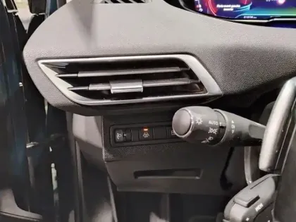 Photo 16 Peugeot 3008  Hybrid 225 e-EAT8 Allure Pack