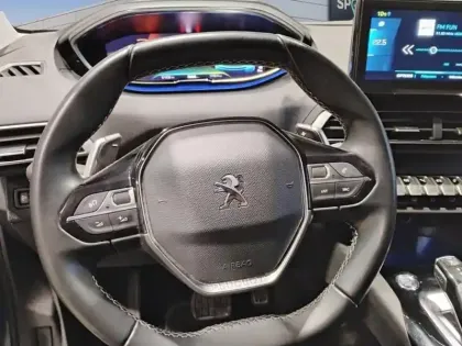 Photo 11 Peugeot 3008  Hybrid 225 e-EAT8 Allure Pack