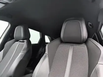 Photo 24 Peugeot 3008  Hybrid 225 e-EAT8 GT