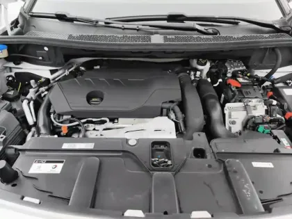 Photo 6 Peugeot 3008  Hybrid 225 e-EAT8 GT