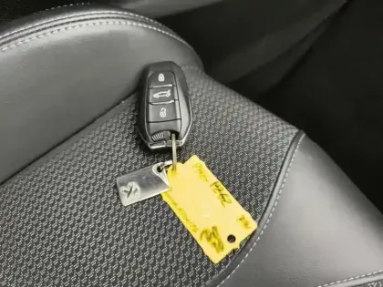 Photo 15 Peugeot 3008  Hybrid 225 e-EAT8 GT