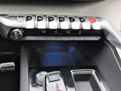 Photo 12 Peugeot 3008  Hybrid 225 e-EAT8 GT