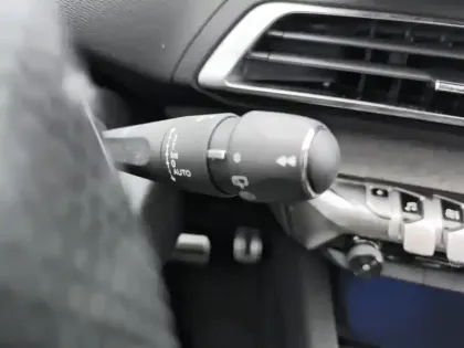 Photo 16 Peugeot 3008  Hybrid 225 e-EAT8 GT