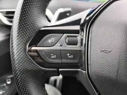 Photo 23 Peugeot 3008  Hybrid 225 e-EAT8 GT