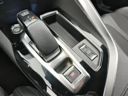 Photo 19 Peugeot 3008  Hybrid 225 e-EAT8 GT