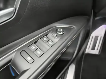 Photo 18 Peugeot 3008  Hybrid 225 e-EAT8 GT