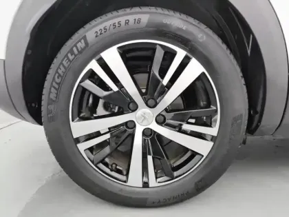 Photo 14 Peugeot 3008  Hybrid 225 e-EAT8 GT