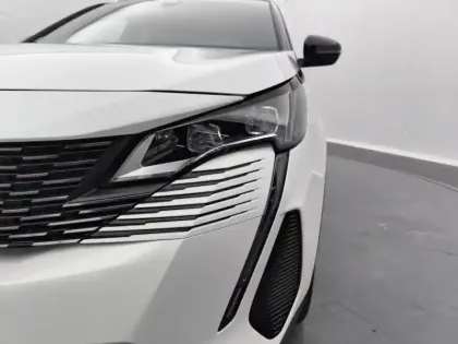 Photo 13 Peugeot 3008  Hybrid 225 e-EAT8 GT