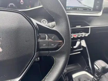 Photo 19 Peugeot 208  PureTech 100 S&S BVM6 GT