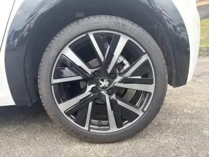 Photo 14 Peugeot 208  PureTech 100 S&S BVM6 GT