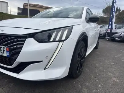 Photo 13 Peugeot 208  PureTech 100 S&S BVM6 GT