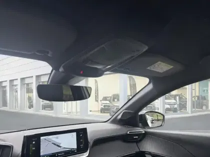 Photo 27 Peugeot 208  PureTech 100 S&S BVM6 GT