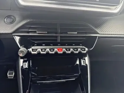 Photo 12 Peugeot 208  PureTech 100 S&S BVM6 GT